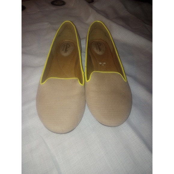 Clarks‎ Artisan Valley Lounge Slip On Flats 8.5M YELLOW, BEIGE - Picture 1 of 5